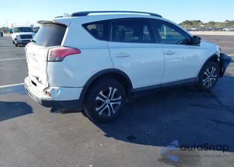2017 Toyota Rav4 Le z USA, uszkodzony, nr VIN JTMZFREV5HJ107095